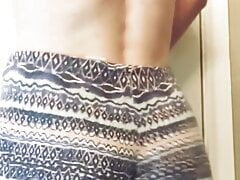 FLAYCAKES TWERKING IN LEGGINGS