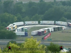 Fichtre, on tire sur sa tire pendulous qu'il bobine une nana se faisant tirer!