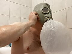 BHDL - N.V.A. BREATHTUB - LATEX GASMASK BREATHPLAY IN THE BATHTUB AND CUMMING TWICE