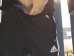 Sborrata in tuta adidas