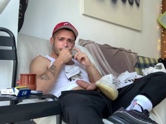 Solo cam session featuring a first-time hot wank with lots of mouth action