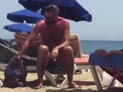 Str8 spy dad cub at the beach