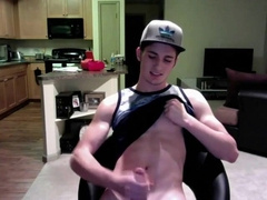 Twink Jerks Off on Webcam in His Apartment7777
