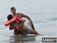 Lifeguard bangs cute jock after saving him nude on beach