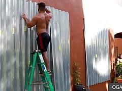 Experienced hairy gay dude opens his ass