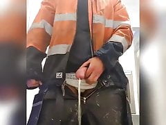 pissing builder