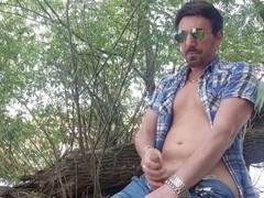 Cumming by the river Rein