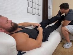 Bulky otter Girth enjoys some serious foot worship for his size 14 feet