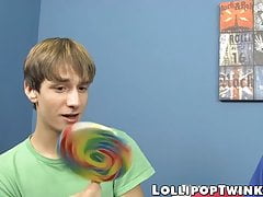 Lollipop addicted twink Nathan Stratus gets massive facial