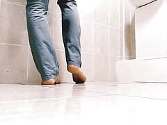Drinks piss from the floor