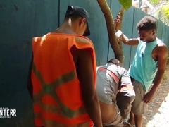 He left work to give it to his accomplice behind the construction website