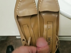 Cum on secretary's shoes