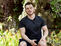 Mason Nicklaus introducing himself to the audience