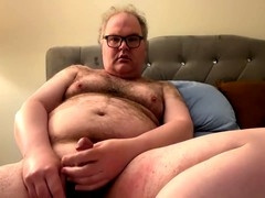 Amateur chubby guy with glasses enjoys a solo session