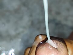 Giving oil massage to cock and masturbating 💦