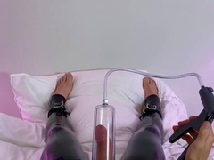 Spandex guy pumps his wood rock-hard with manstick pump before wanking off