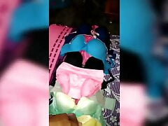 Ngocok bh dan cd mama