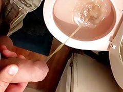 Old dick pissing in the bathroom !!! A man pees in the toile