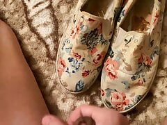 Cum on floral slip-ons shoes