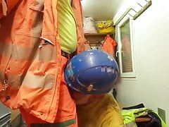 Construction hut i get pissed on