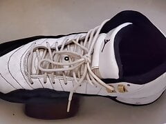 piss in air jordan sneakers,sneaker as urinal,pissing sneaker