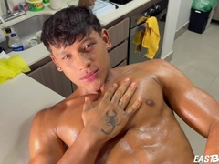 Damond Brown is such a pretty boy, it's insane