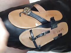 Cum on my stepsister&#039;s sandals with black leather pillow