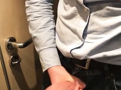 Cumming on the mirror on the train