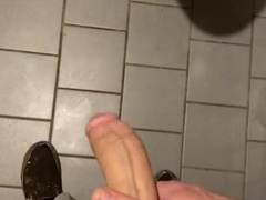 Ample Dicked Youngster Finishes Off in Work Douche