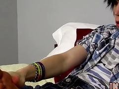 Emo gay with a foot fetish sucks his toes passionately