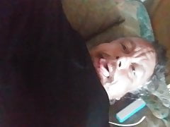 Regarde j aval mon sperme