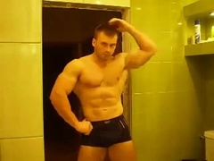 RUSSIAN BODYBUILDER STRIP AND CUM