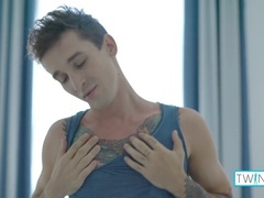 Tattooed twink Noah A pleasures his tight hole in a steamy solo session with sex toy and handjob