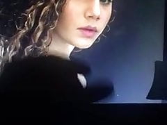 cum tribute- mara pedindo leite