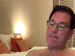 Strenuous edging, wank-off and nude pop-shot in the motel guest room