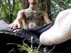 Allenamento nel parco. Le mie Nike puzzano . Vuoi provarle ?