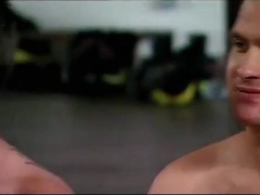 Bombeiros fazendo exame nos testiculos