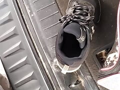 in customer suv mechanic found softball gear and play with it