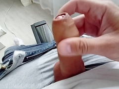 Fave jizz , munch it up !!! A strong jizz flow of a fellow !!!