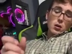 twunk wanks and finishes off