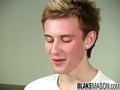 Hot UK lad Aiden gets sticky facial from his inked buddy