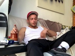 Solo cam session featuring a first-time hot wank with lots of mouth action