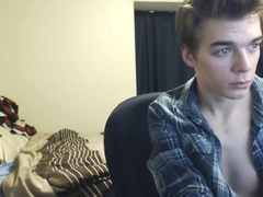 Hung twink cums on cam