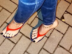 I get horny in the park with my sexy feet