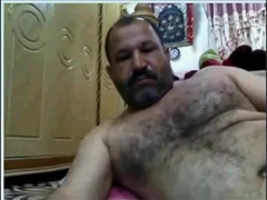 Punheta do maduro arabe 7