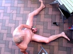 Big hunk gets wild with hardcore gay cumshots