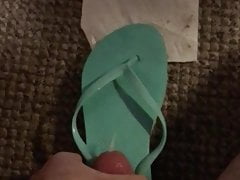 Jerking off on my roommates flip flop watching feet joi