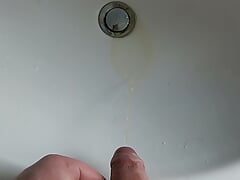 Man Piss in Sink and he farts many Times its Amazing