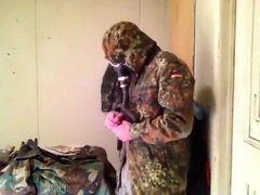 ekstase in flecktarn, gummi, gasmaske