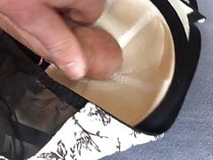 Afternoon wank with stolen bra